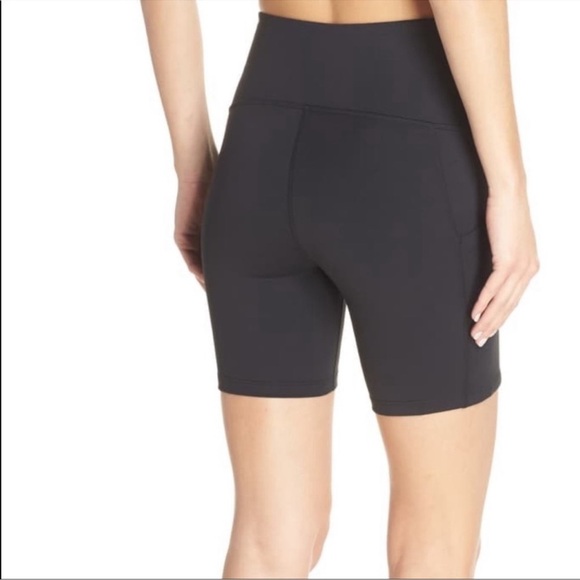Zella Live In High Waist Pocket Bike Shorts Black - Picture 6 of 7